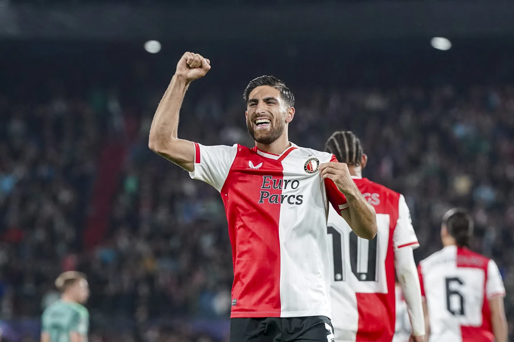 Jahanbakhsh op bezoek bij Feyenoord: 'Hoop op warm welkom'
