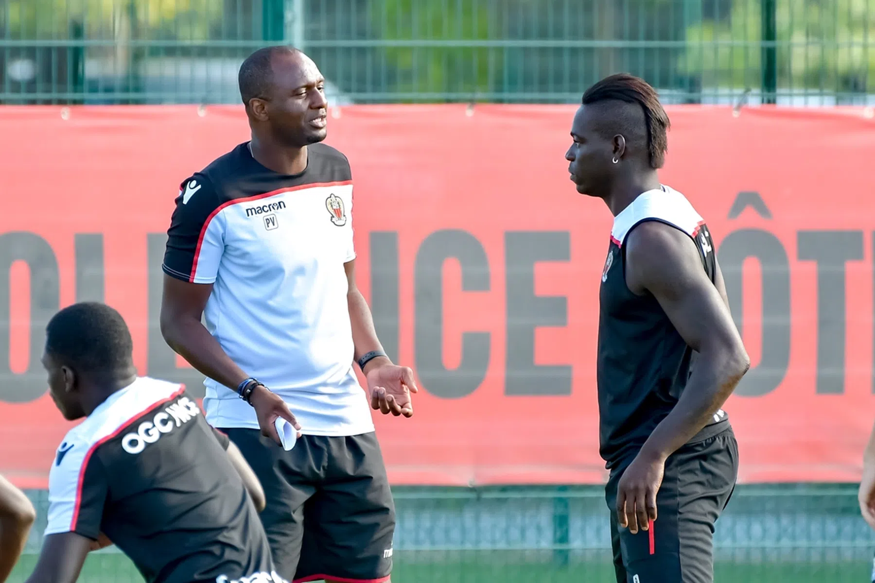 Pikante hereniging Vieira met Balotelli: 'Ze zullen elkaar knuffelen'