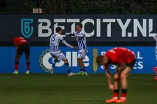 Thumbnail for article: Spektakelstuk in Helmond, Vitesse pijnlijk onderuit en hattricks in de KKD