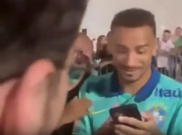 Brazilië-aanvoerder Danilo geeft gehoor aan opmerkelijk signeerverzoek