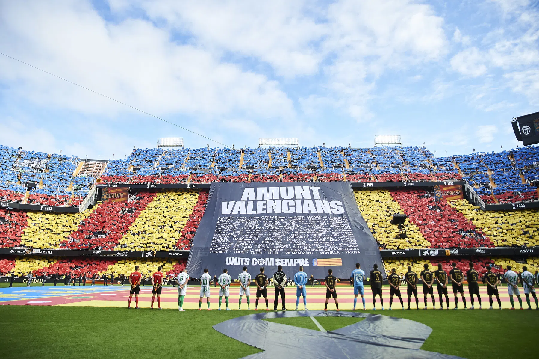 Valencia luistert emotionele middag in Mestalla op met langverwachte zege