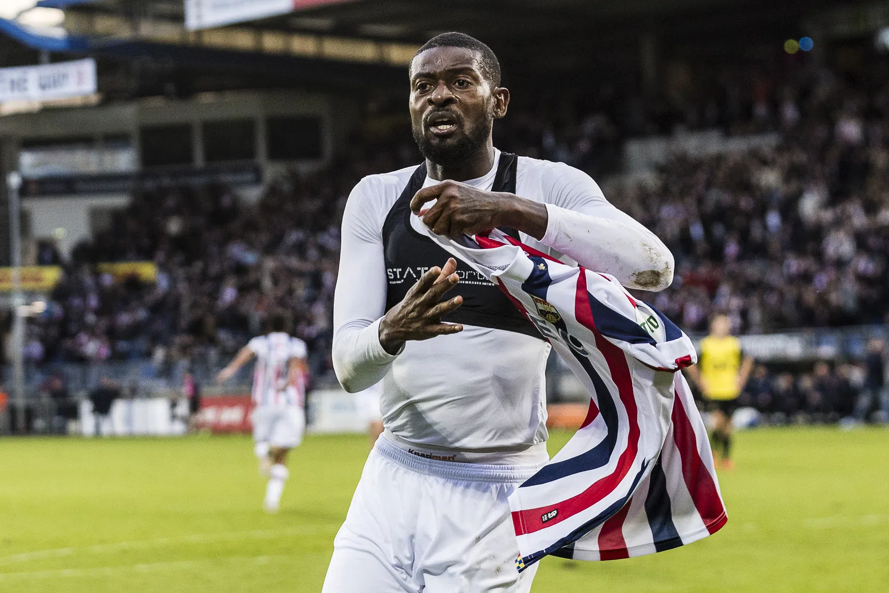 Willem II voorkomt zege NAC in tumultueus slot van Brabantse derby