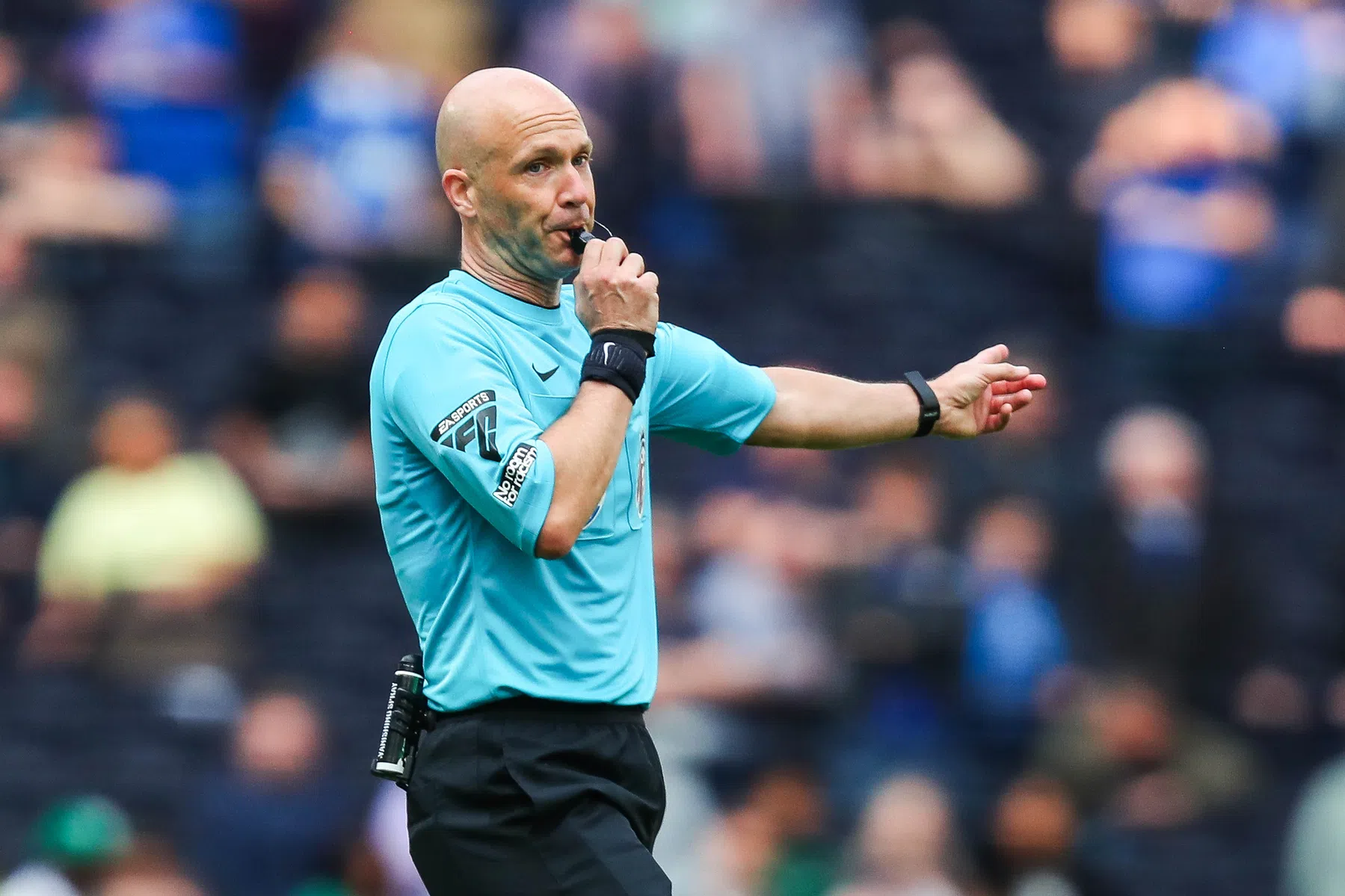 Brandalarm drijft VAR van zijn plek tijdens wedstrijd Manchester United