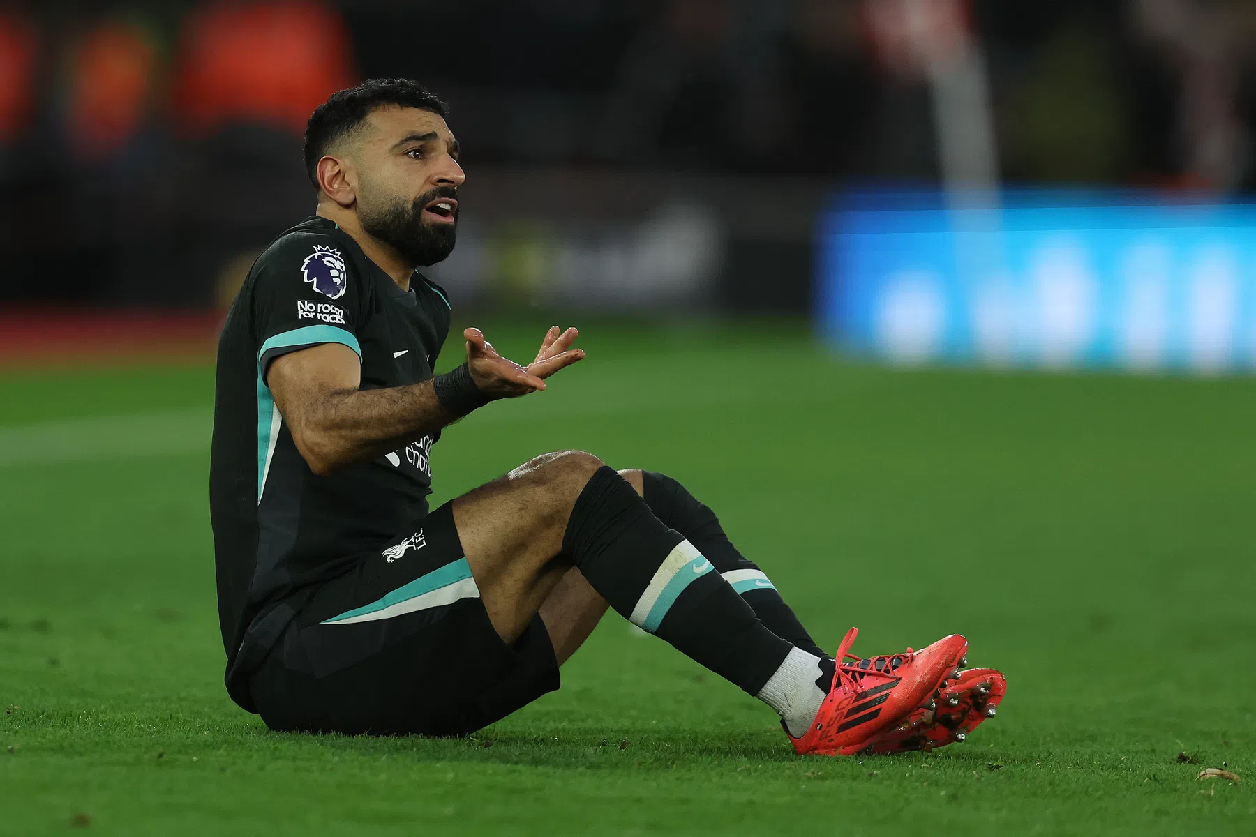 Teleurgestelde Salah zinspeelt op vertrek bij Liverpool: 'Ik heb nog niets gehoord' 