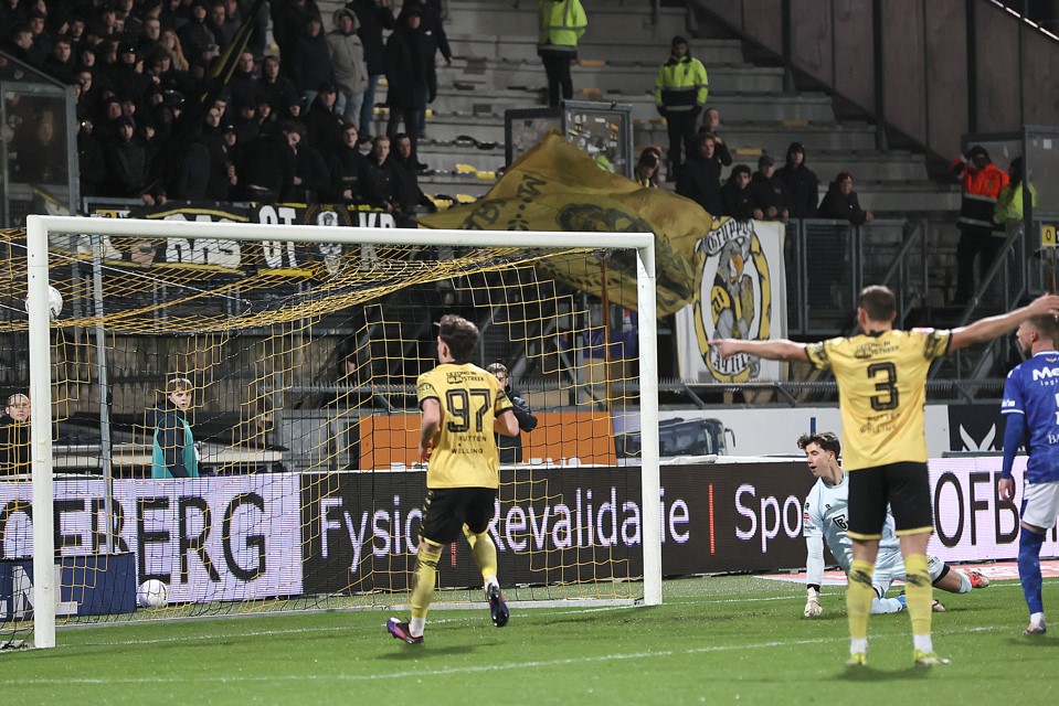 Schade voor koploper Excelsior, Vitesse blijft hekkensluiter betaalde voetbal