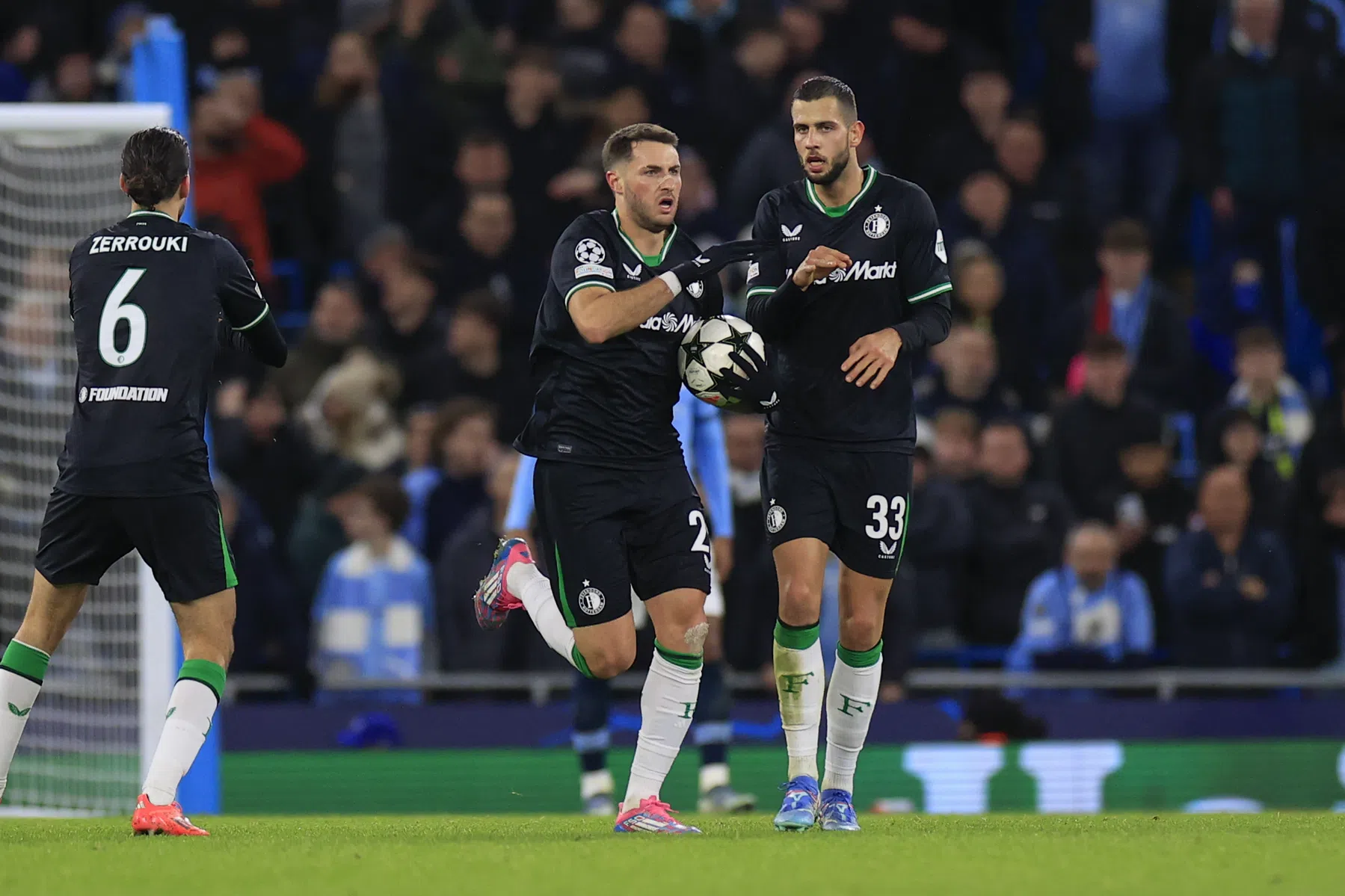 Feyenoord drijft City tot wanhoop met sensationele comeback