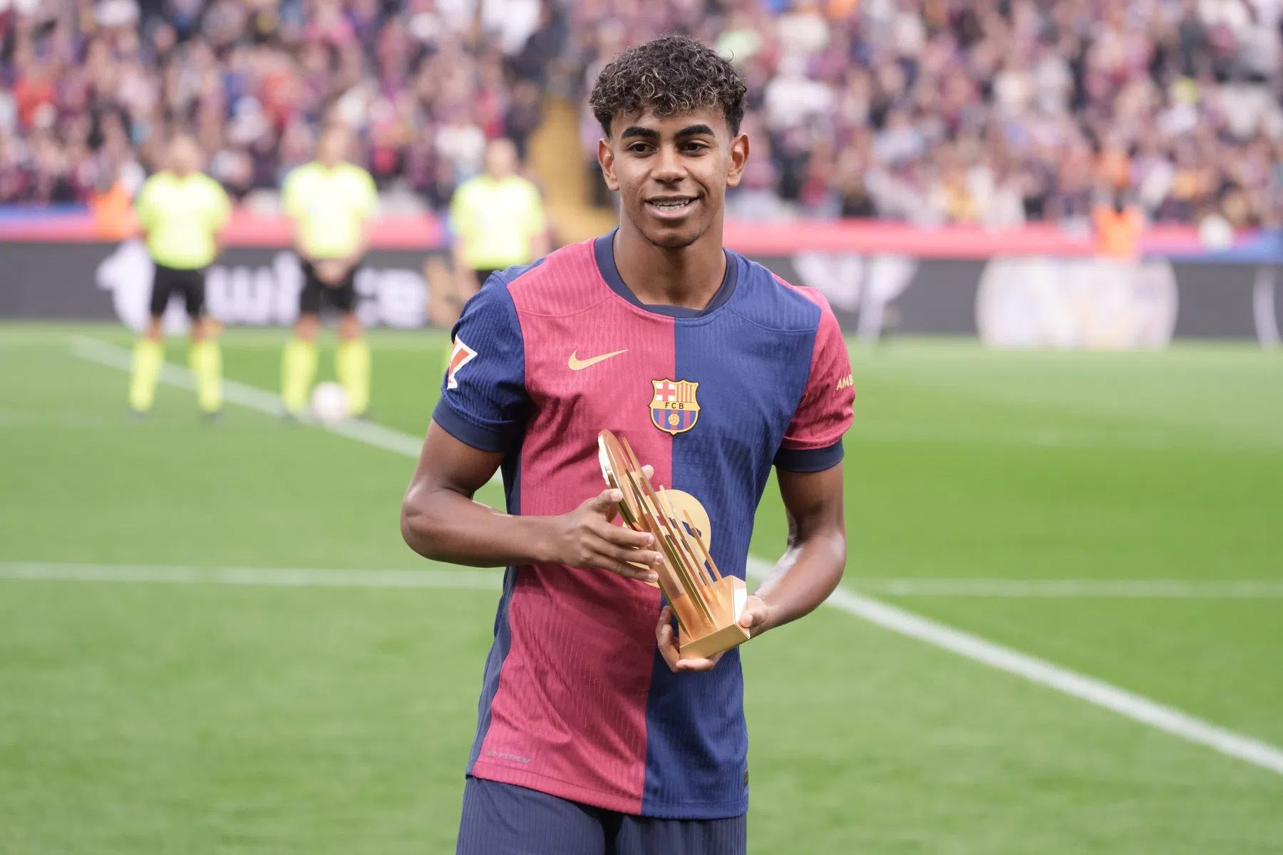 Yamal won met 488 van de 500 punten de Golden Boy Award