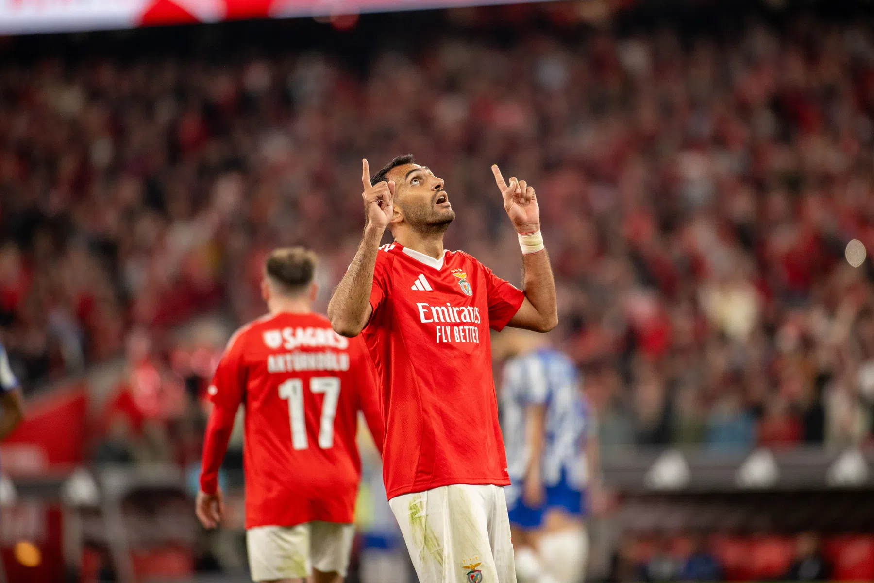 Pavlidis en Di María belangrijk voor Benfica, enorm knullige eigen goal Celtic