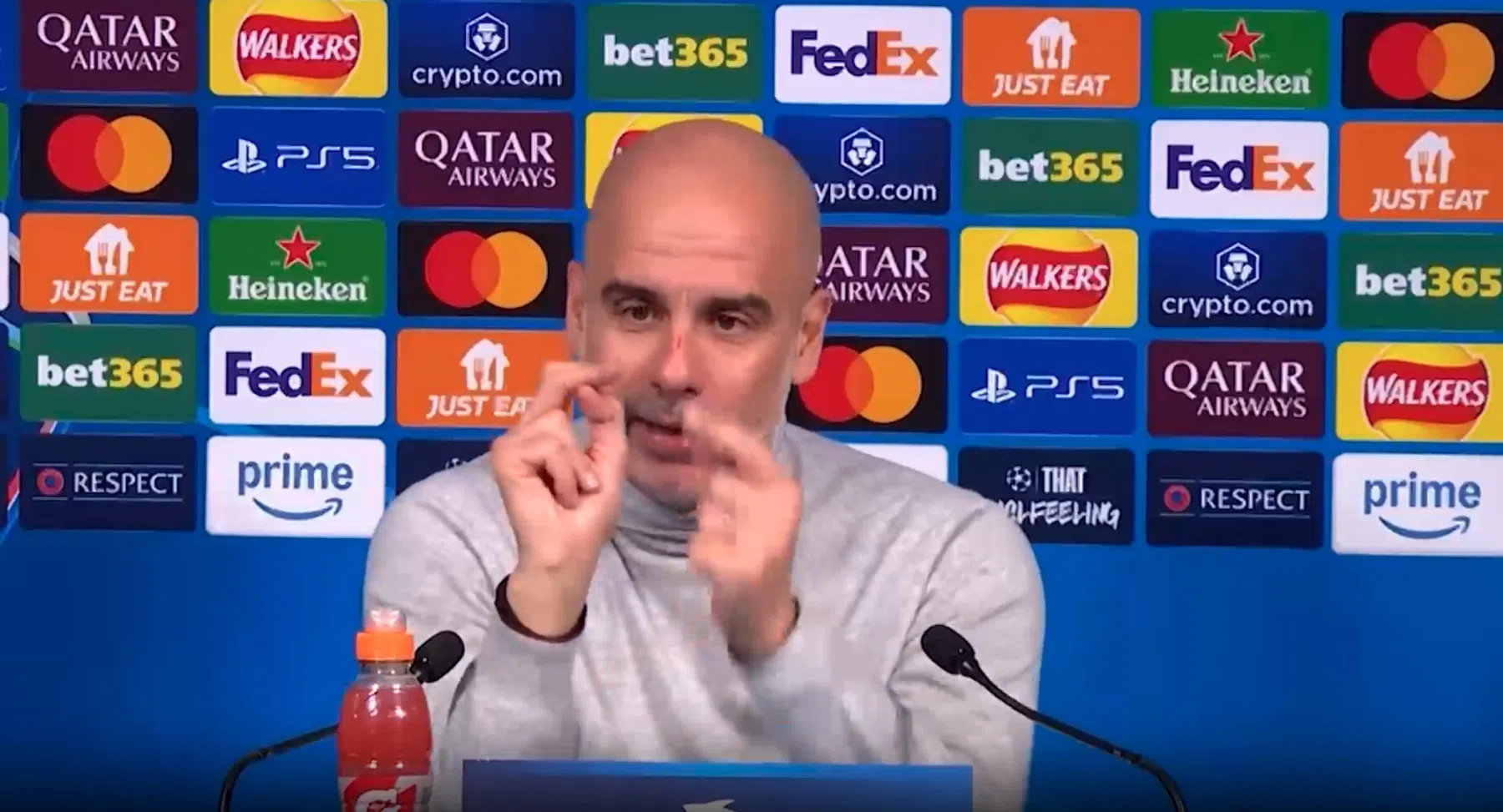 Guardiola met wonden in de perszaal: 'Ik wil mezelf pijn doen'
