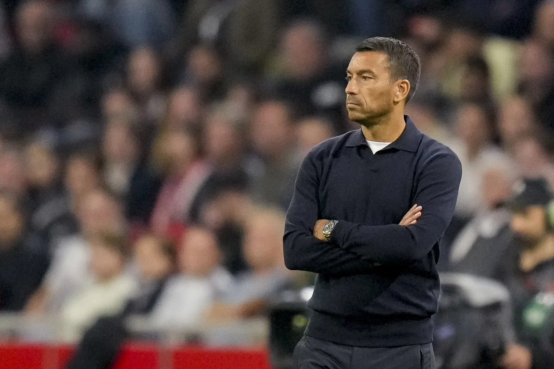 Van Bronckhorst na nieuwe dreun: 'Ik presteer niet goed, het is triest'
