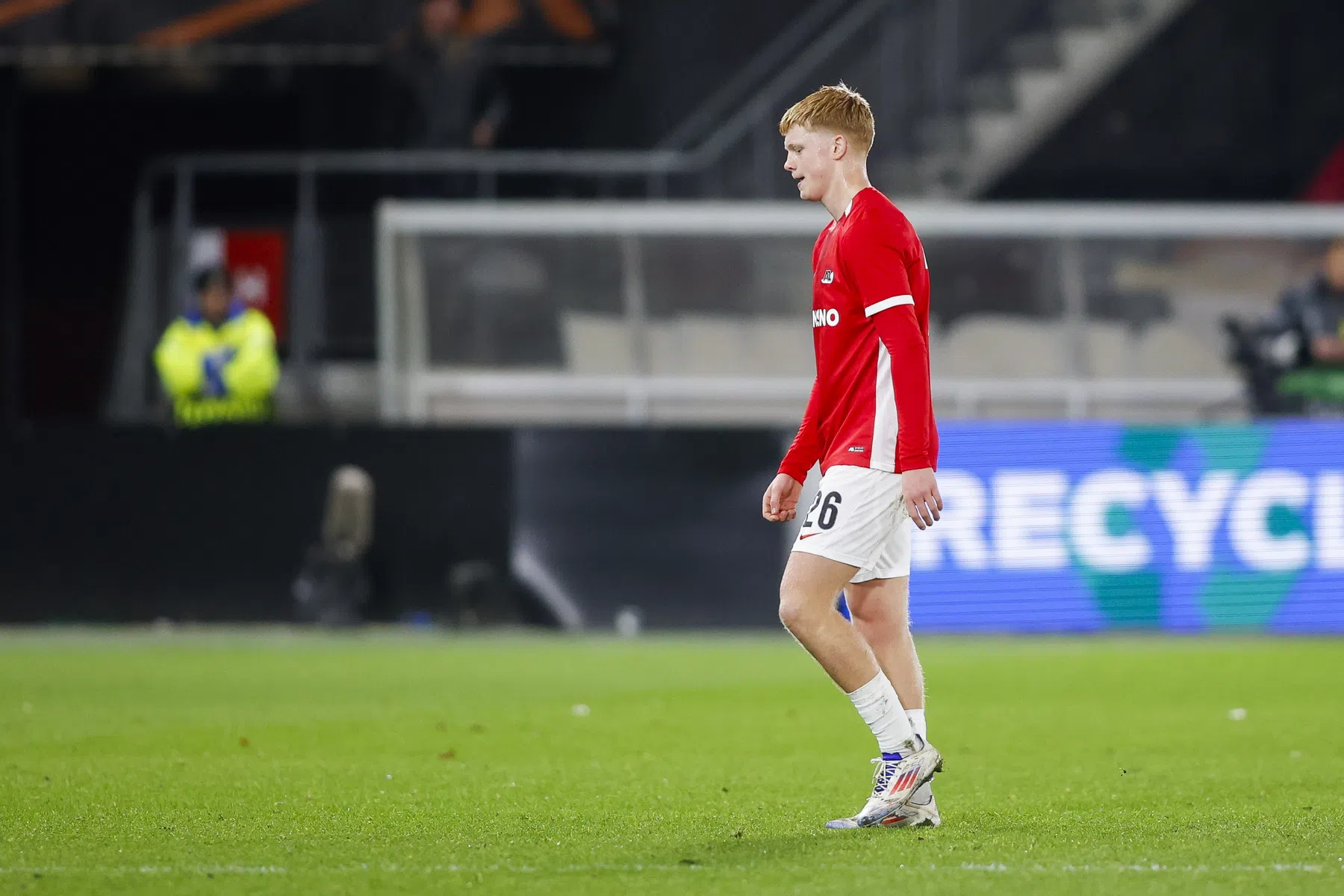 Steun voor Smit na rood: 'Zo maken de scheidsrechters het voetbal kapot'