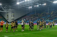 Thumbnail for article: Veel emoties bij Vitesse, dat vroeg 'afscheidscadeau' van steraanvaller krijgt