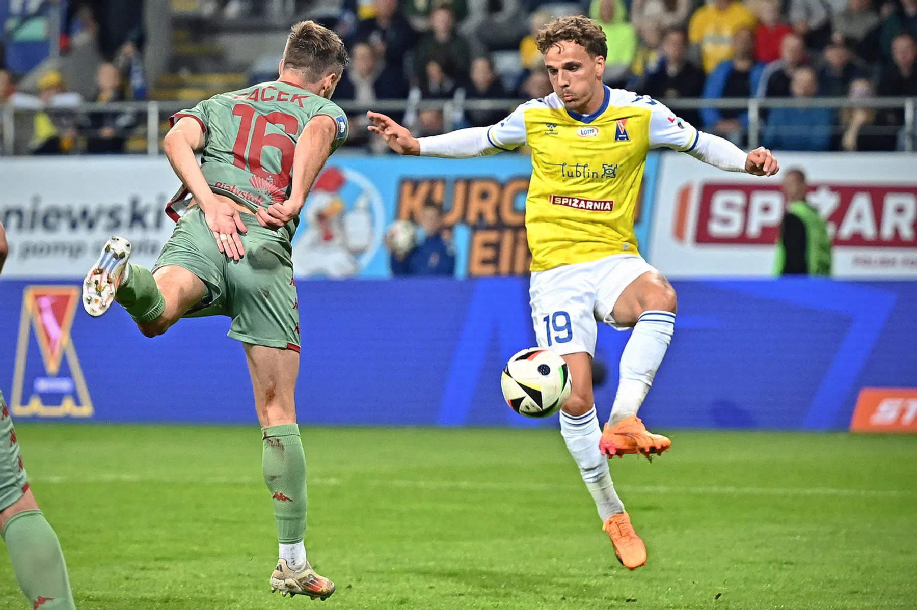 Op avontuur in Polen: pianospelen en opboksen tegen de aanvoerder