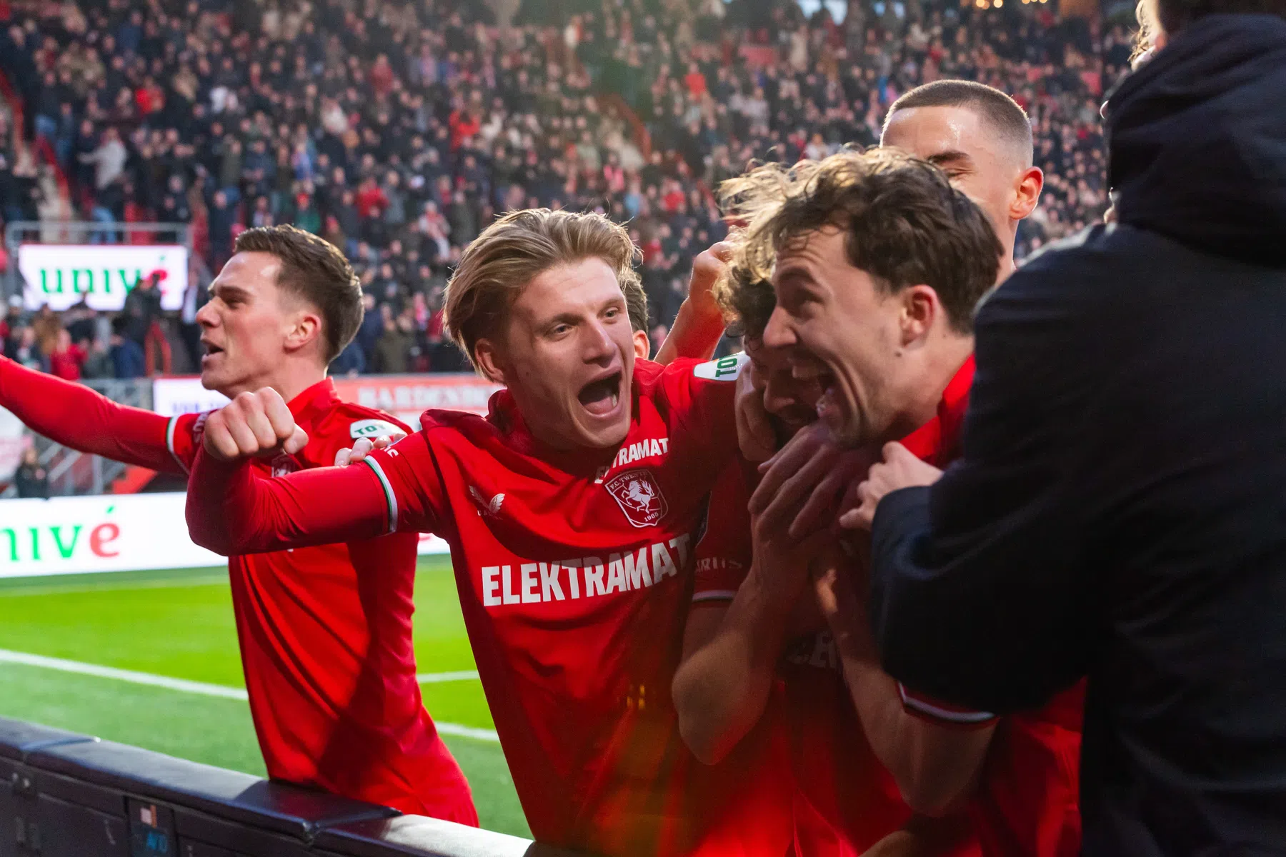 Uitgerekend Kuipers kopt FC Twente langs oude liefde in spektakelstuk