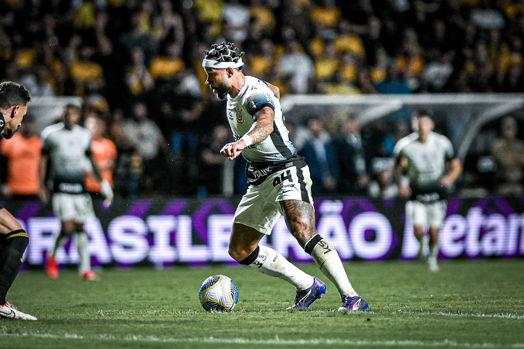 Memphis wint weer met Corinthians en blijft stijgen
