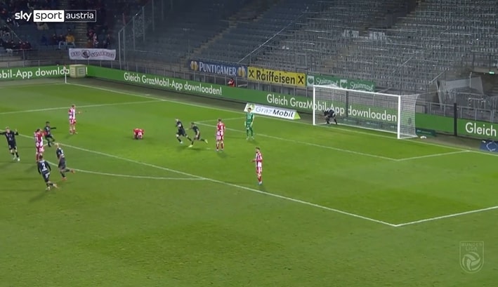 Oostenrijkse thriller: 'schitterende' eigen goal zorgt voor ongeloof