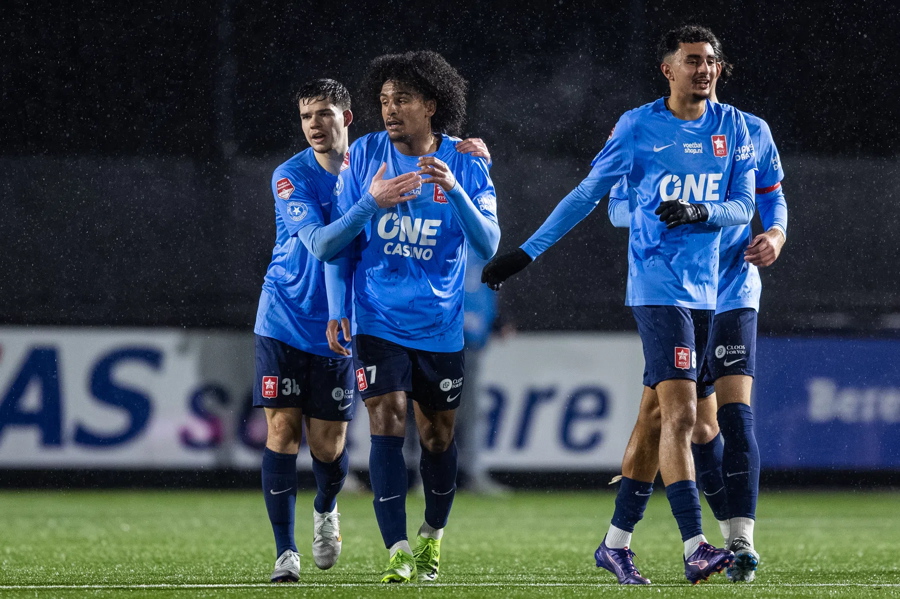 Hattrick helpt MVV langs Jong AZ