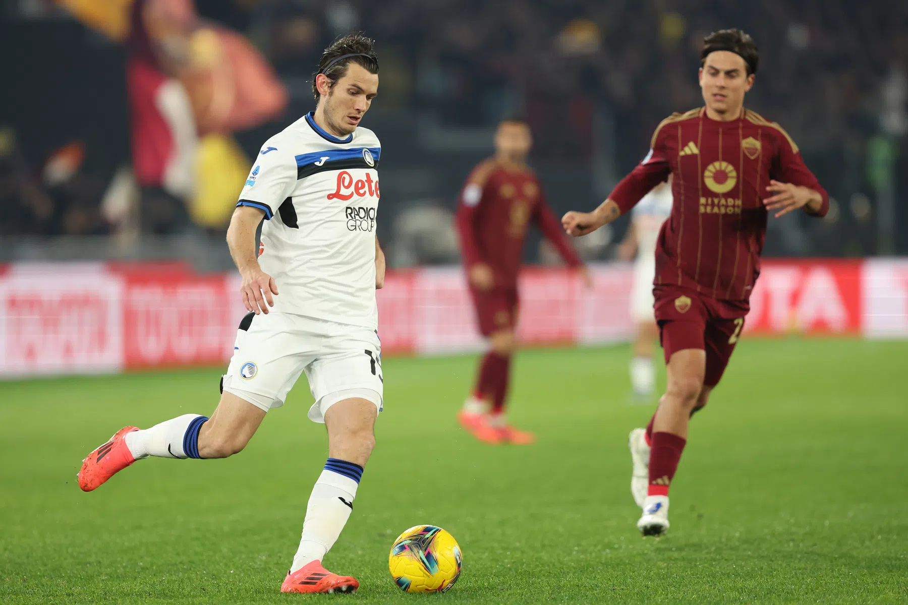 De Roon verlengt fraaie winstreeks en helpt Atalanta langs AS Roma