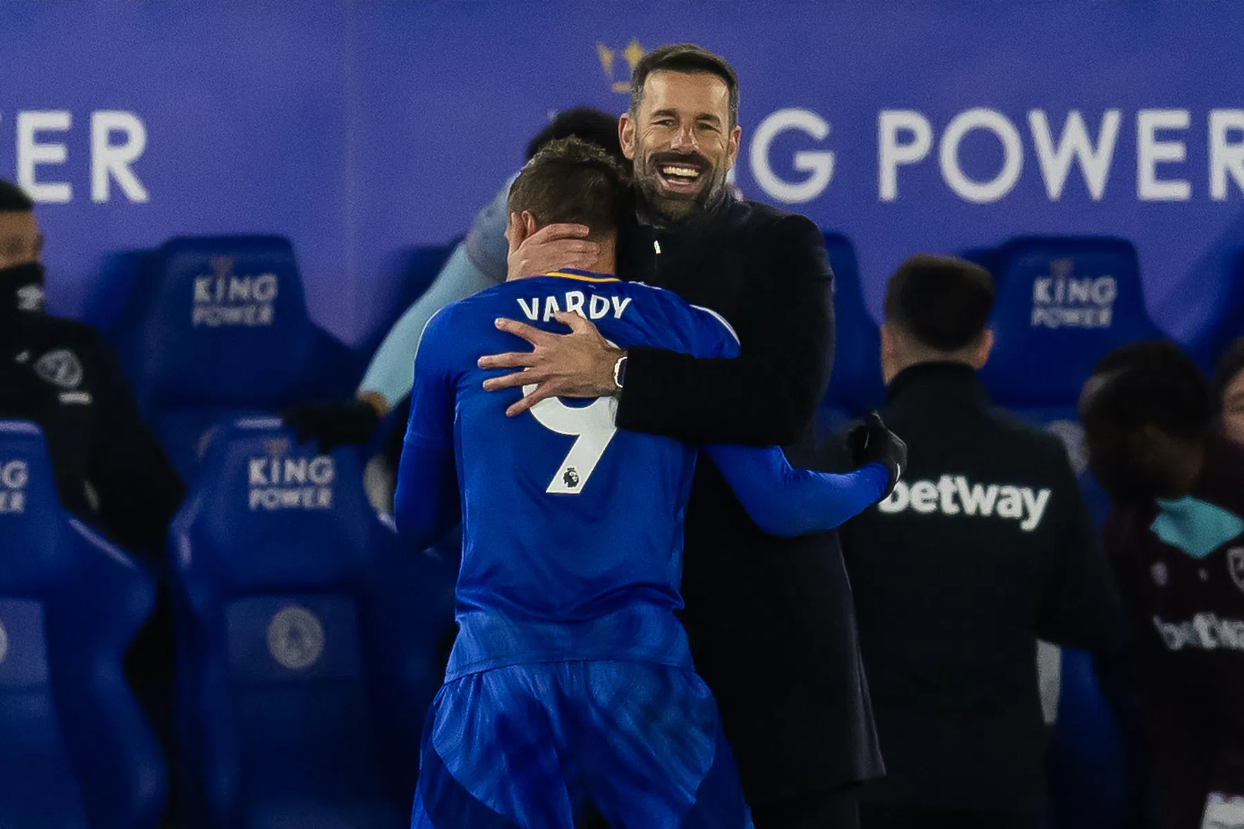 Efficiënt Leicester City bezorgt Van Nistelrooij droomdebuut als manager