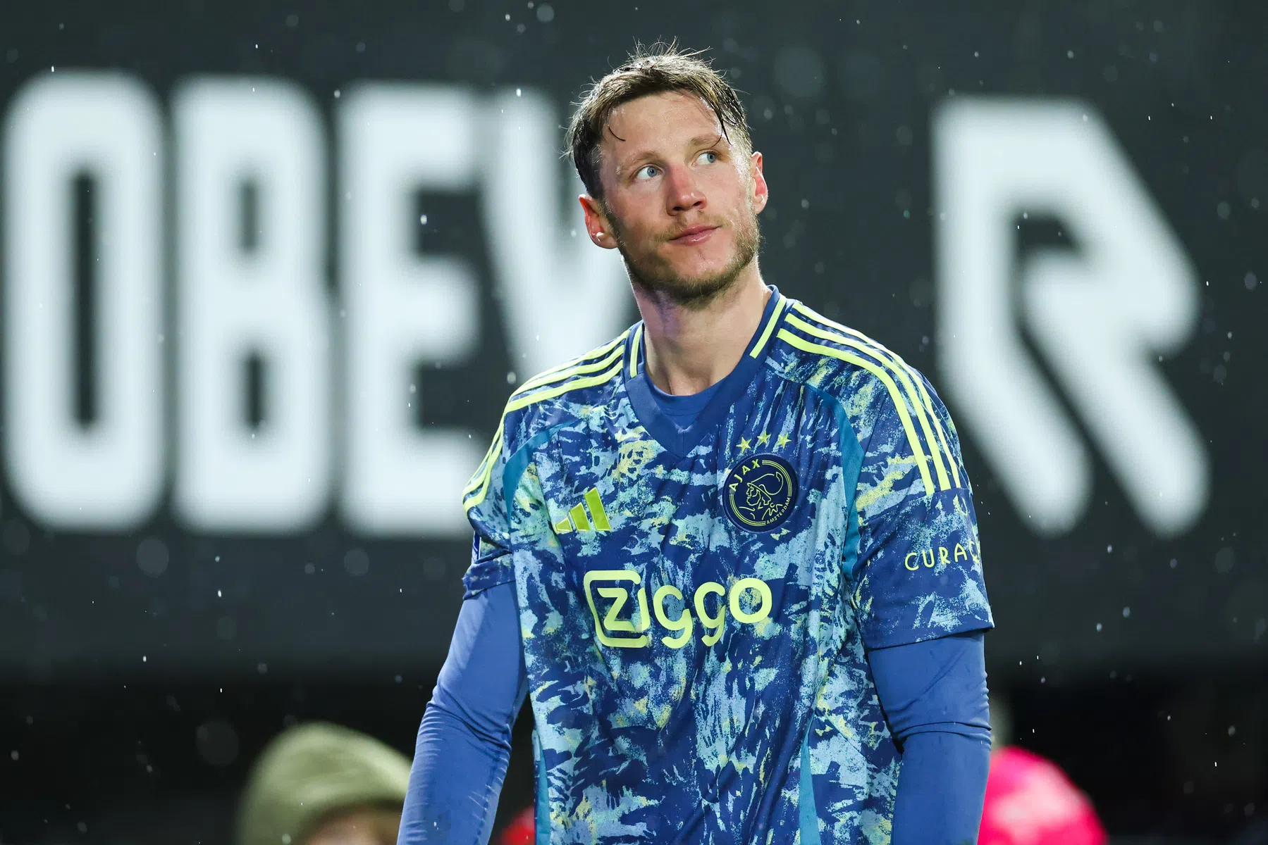 Farioli reageert op Weghorst-wissel: 'Spelers moeten kijken naar minuten die ze spelen'