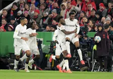 Thumbnail for article: Leverkusen schakelt Bayern uit na historische rode kaart Neuer