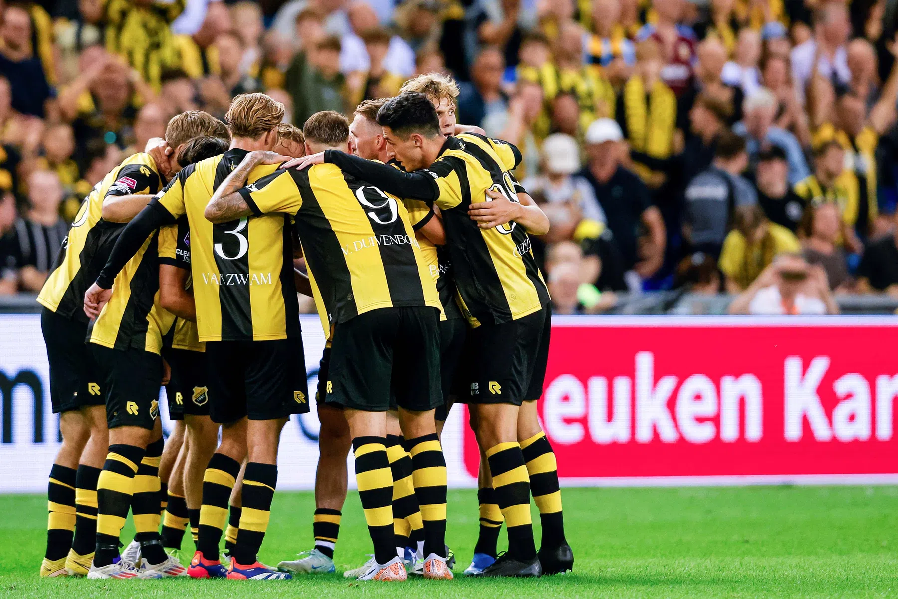 'Vitesse-casus bewijst dat voetbalpiramide weer op de agenda moet'