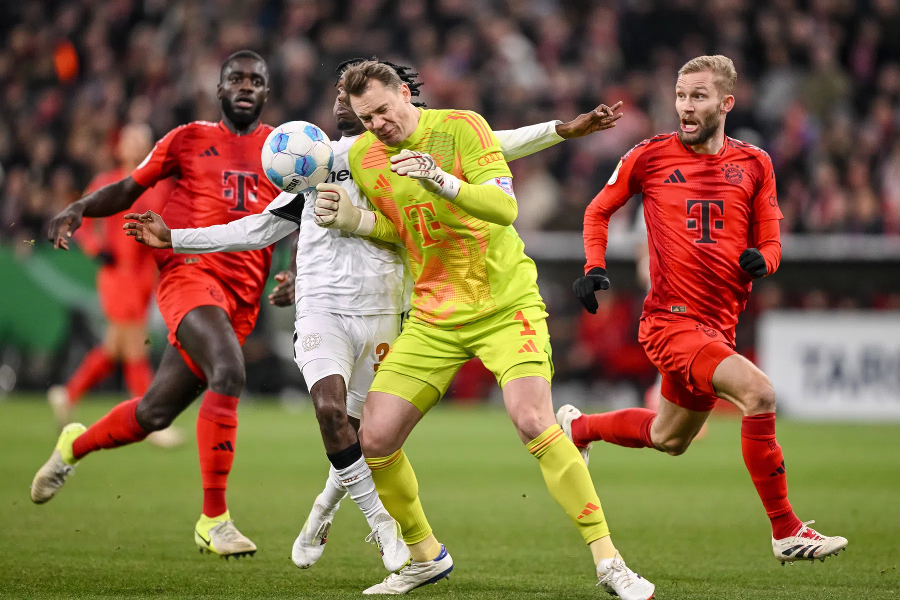 Neuer trekt boetekleed aan, directeur reageert fel na bekerechec Bayern