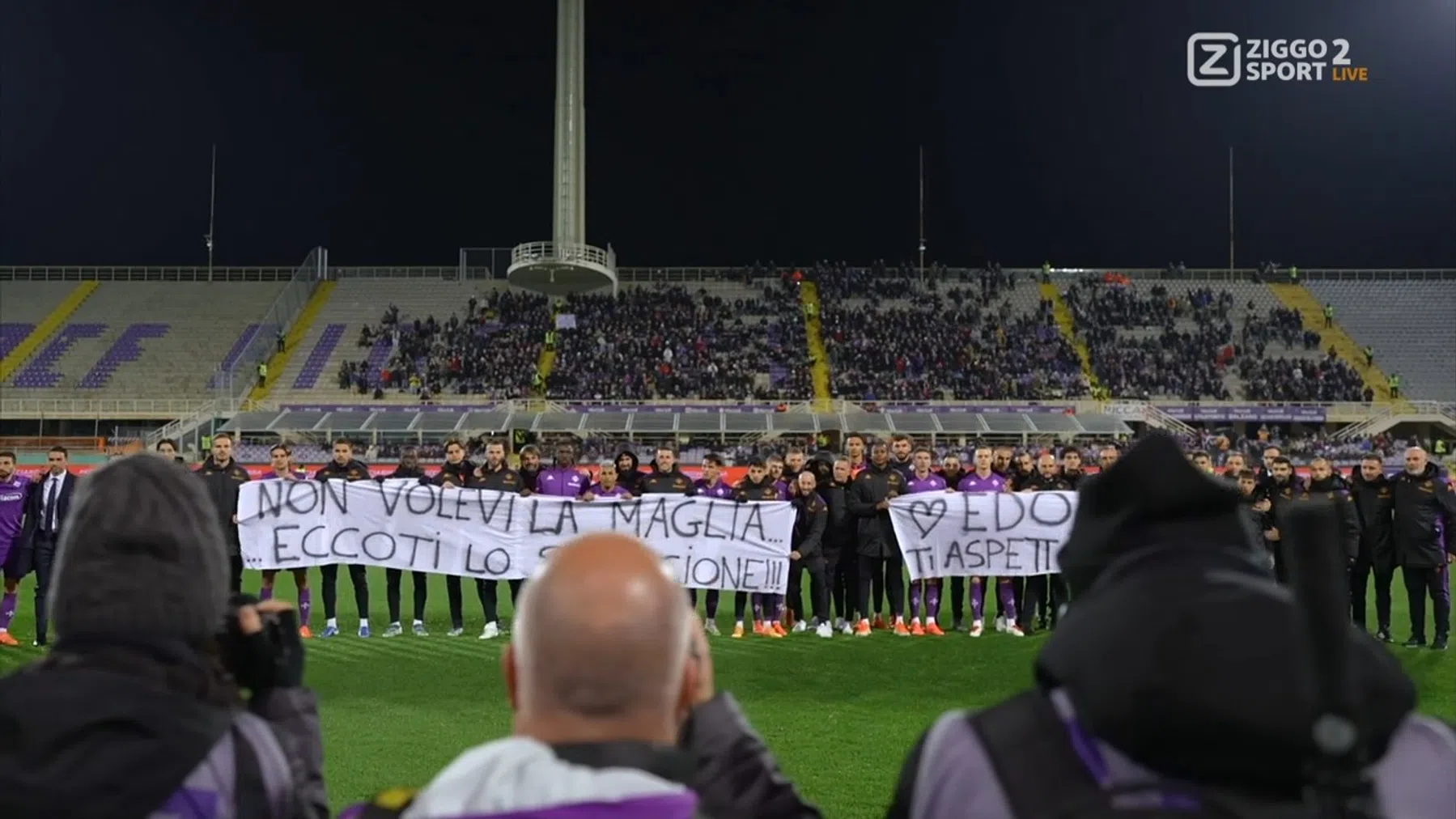 Spelers van Fiorentina komen met opvallend spandoek voor Bove