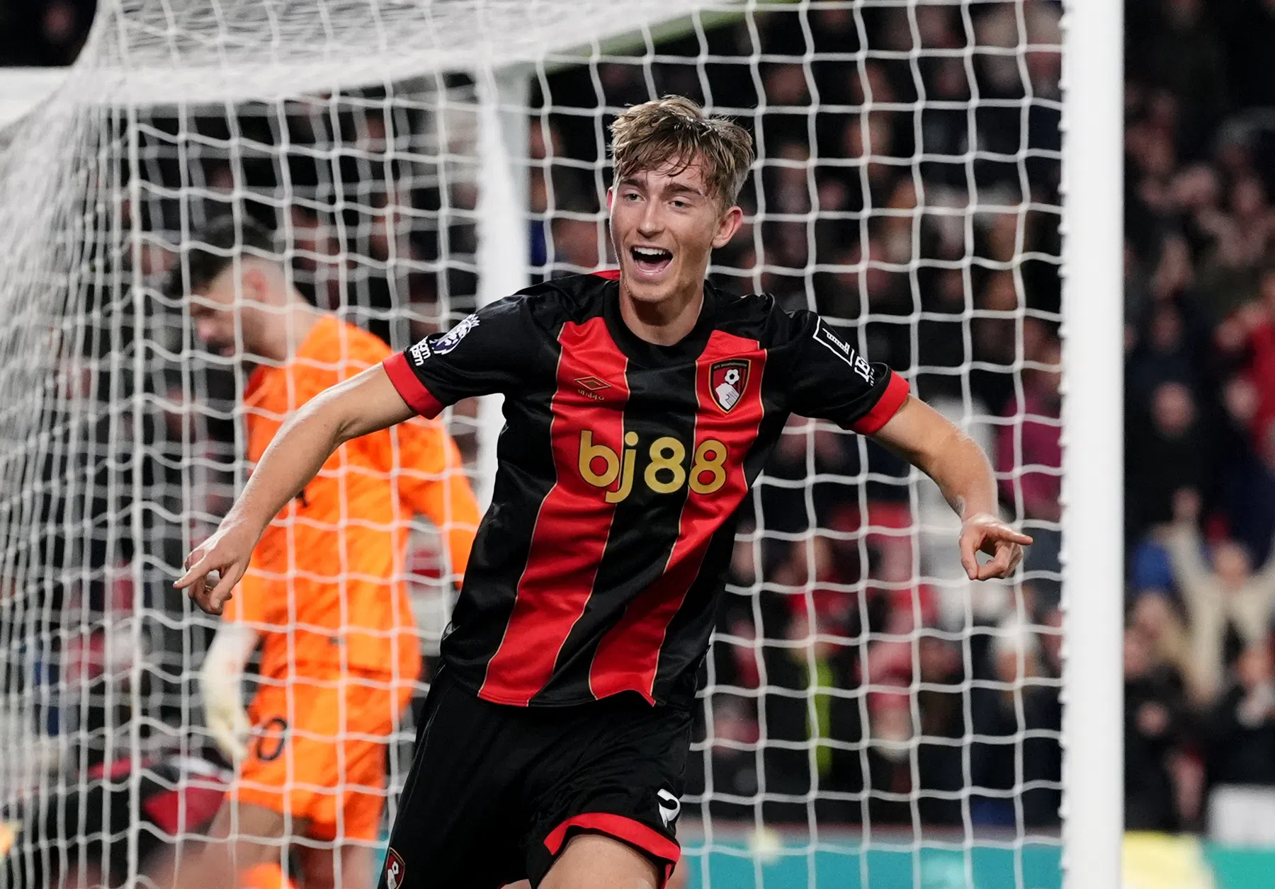 Recordgoal Huijsen bezorgt Bournemouth verdiende zege op armoedig Tottenham