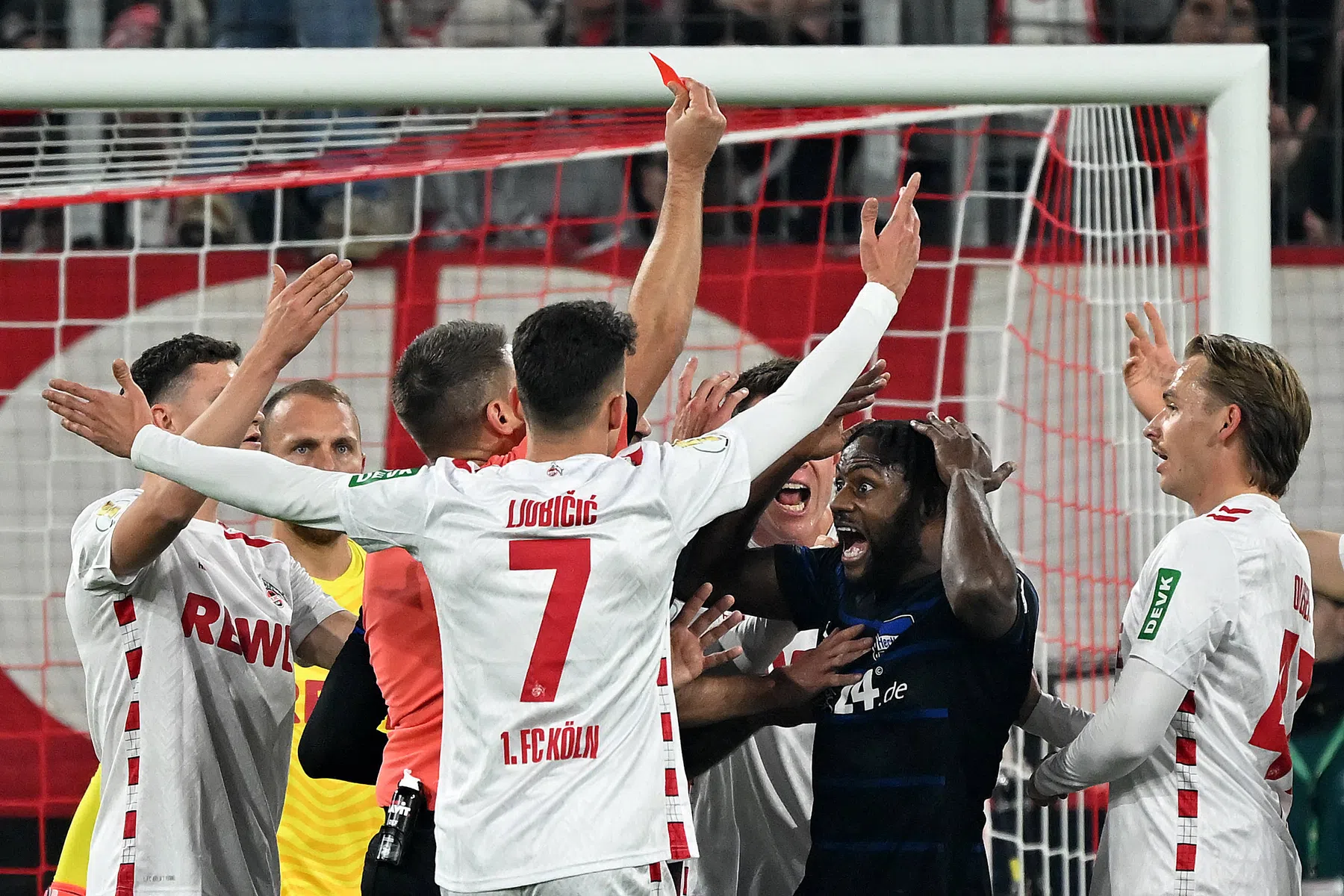 Zeefuik door het stof na kopstoot: 'Ik heb het team in de steek gelaten' 