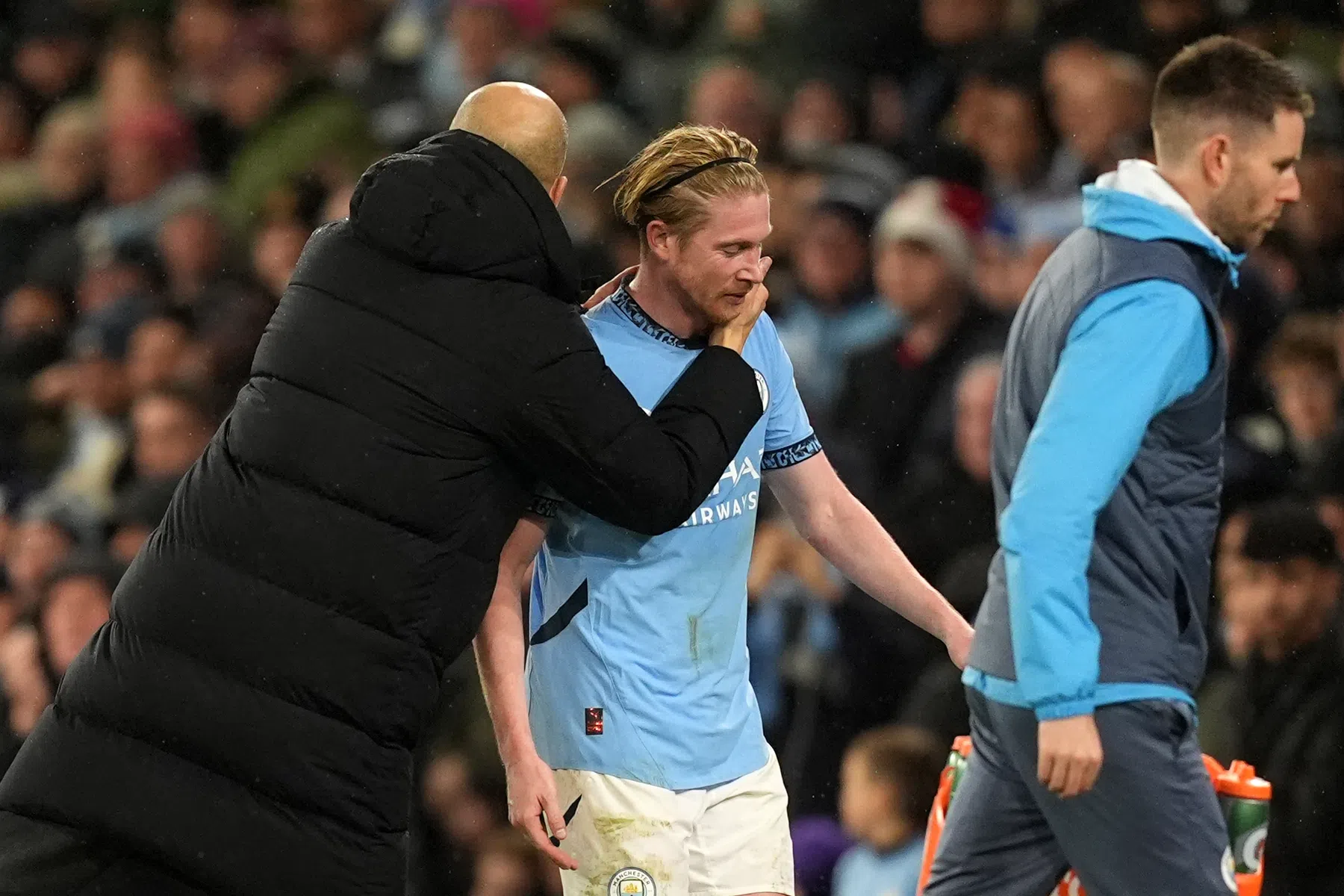 Opgeluchte Guardiola is blij met De Bruyne, maar bezorgd om Aké