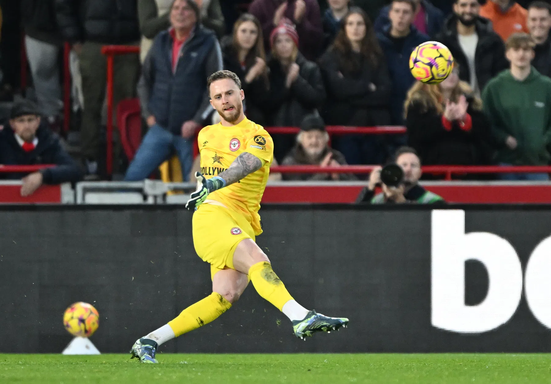 Flekken valt op met assist bij volgende thuiszege Brentford