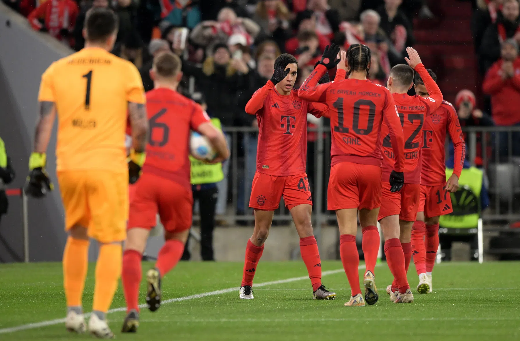 Bayern komt dankzij gouden wissel Musiala met de schrik vrij na moeizame week