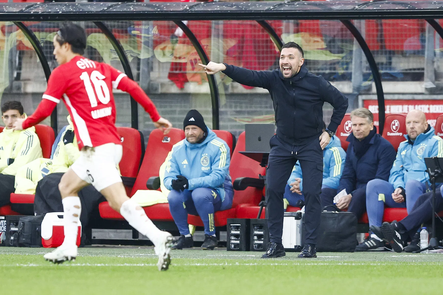 Farioli mild voor Ajax na pijnlijke nederlaag: 'Ik ben trots op de spelers'