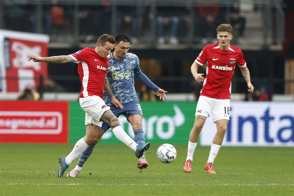 Clasie verklaart strijdplan: 'Rechterkant van Ajax minder comfortabel aan de bal'