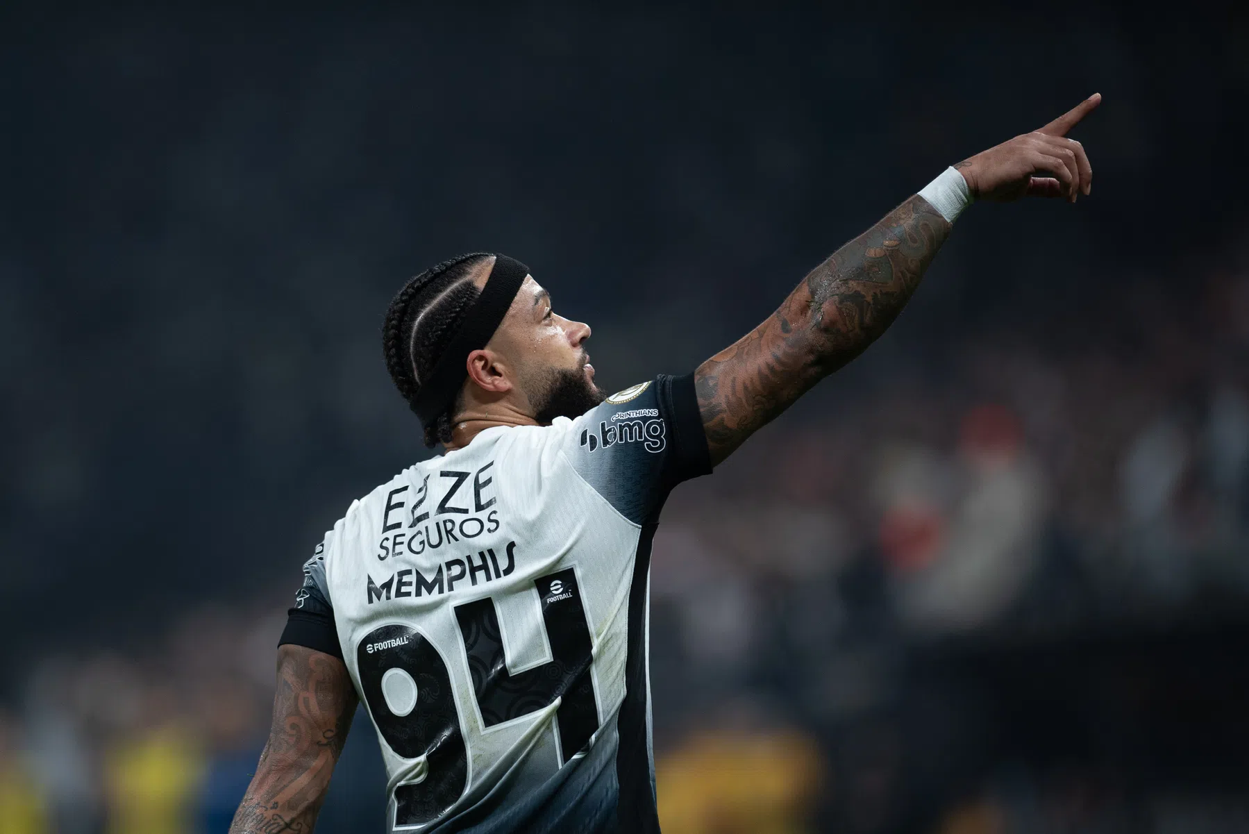 Memphis sluit seizoen Corinthians in stijl af met spectaculaire omhaal