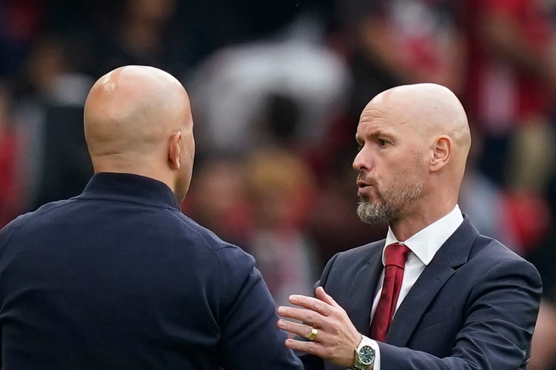 Gullit noemt het belangrijkste verschil tussen Slot en Ten Hag