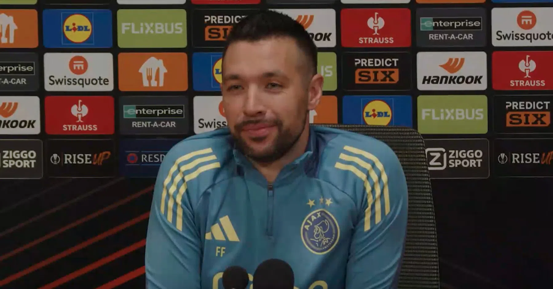 Farioli verbiedt woord bij Ajax: 'Kan ik natuurlijk niet zeggen'