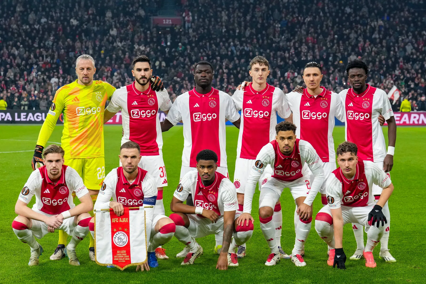 Ajax op Rapport: drie onvoldoendes, Pasveer krijgt hoogste cijfer