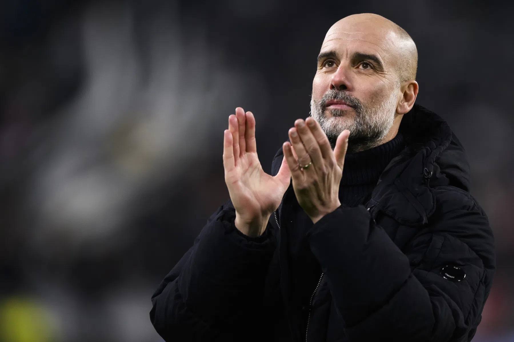 Trotse Guardiola looft City en haalt comeback Feyenoord nogmaals aan