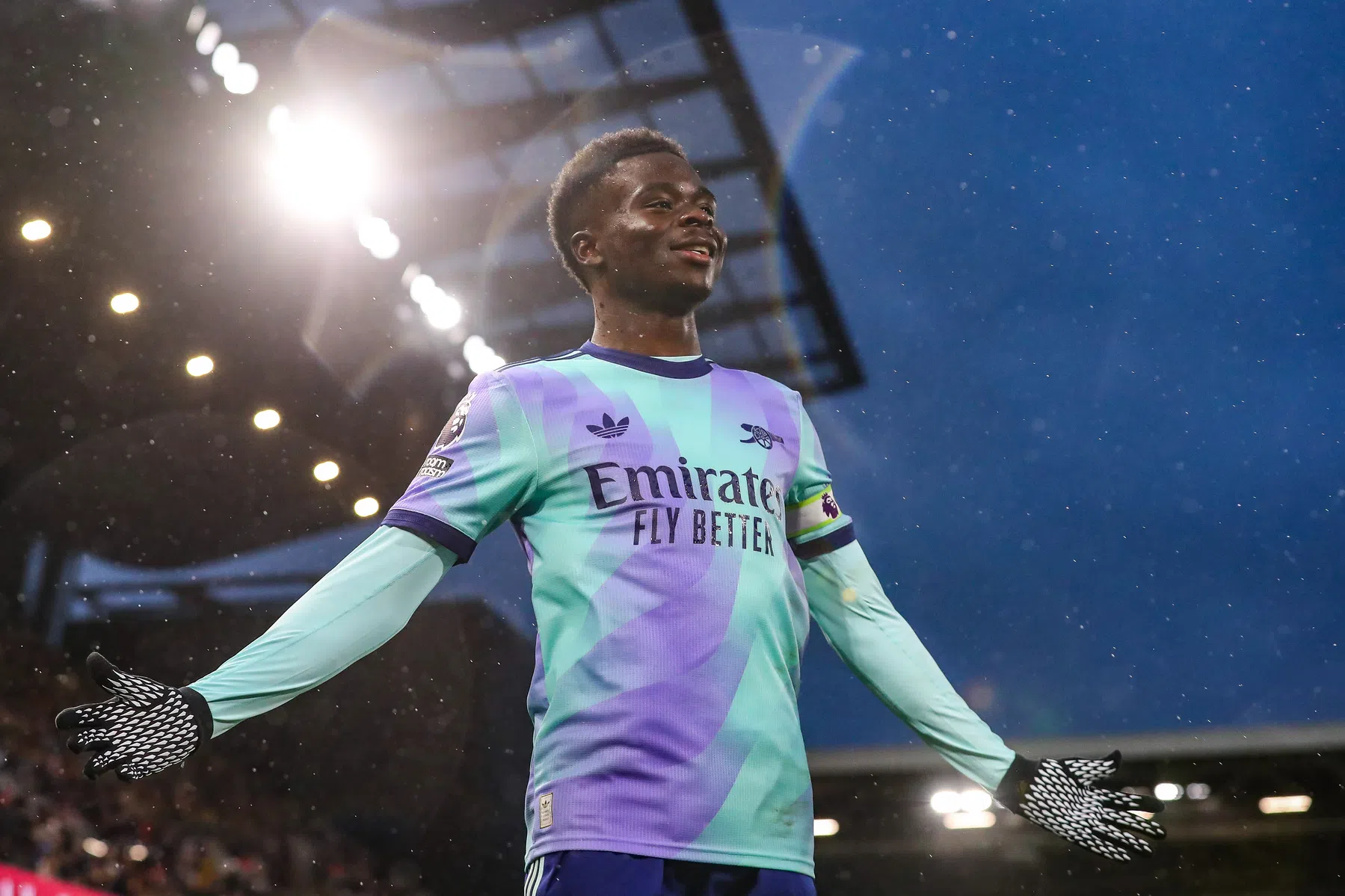 Saka neemt Arsenal bij de hand: 'Akelig hoe goed hij gaat worden'