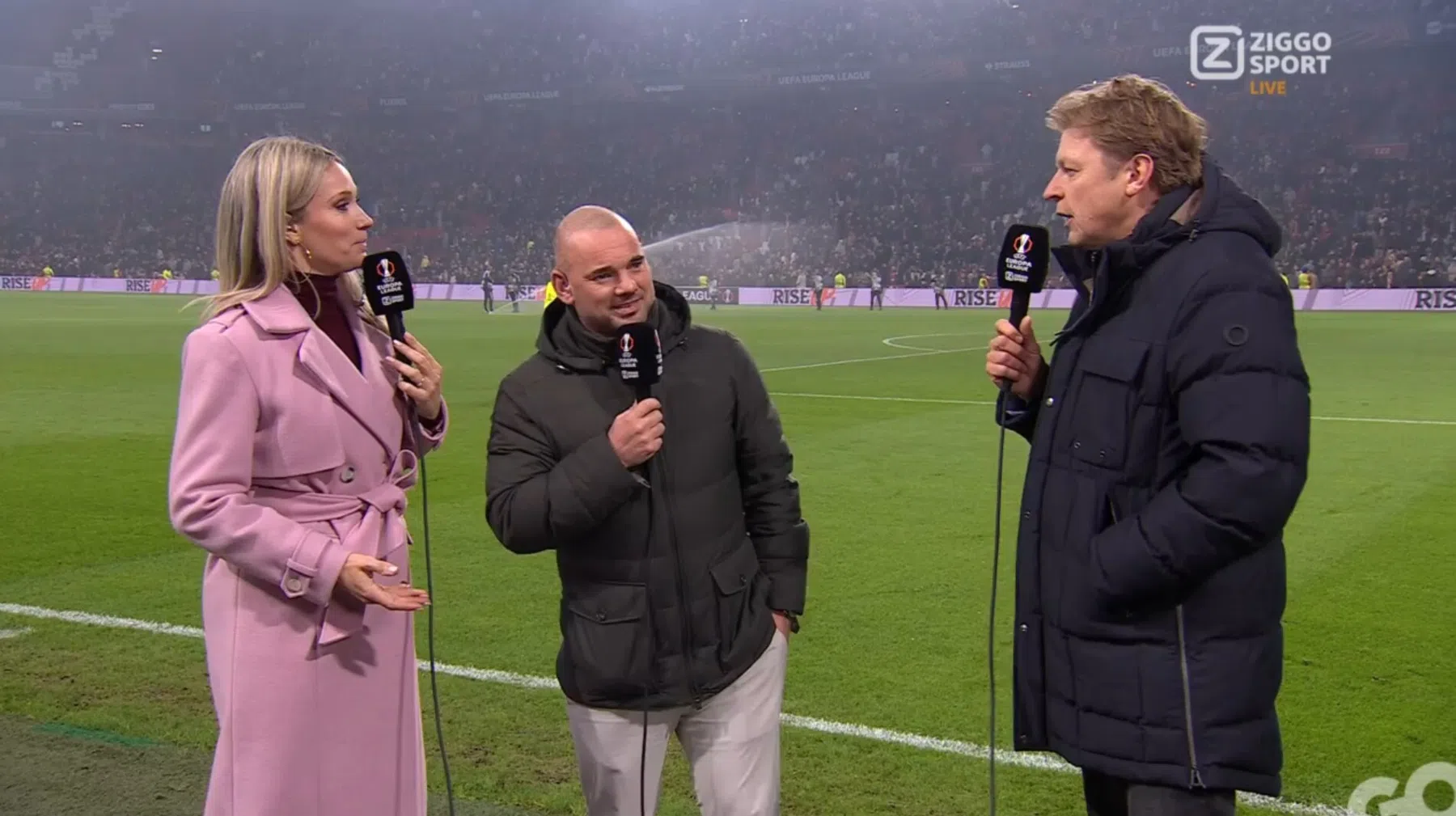 Analytici eensgezind over Ajax-moment: 'Is gewoon een penalty'