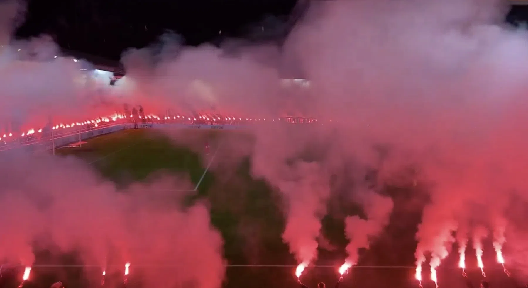 Prachtig eerbetoon op De Vijverberg: De Graafschap bedankt clubiconen