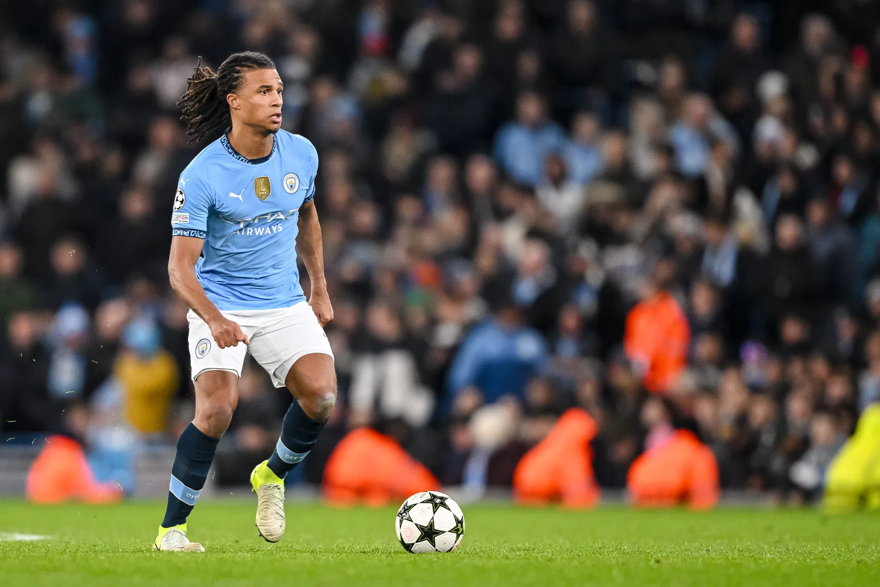 Wanhopige Guardiola verklaart nieuwe blessure Aké