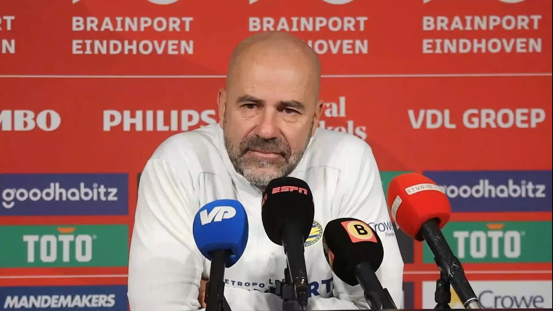 Bosz kijkt met interesse naar Van Persie: 'Hij zwemt soms tegen de stroom in'