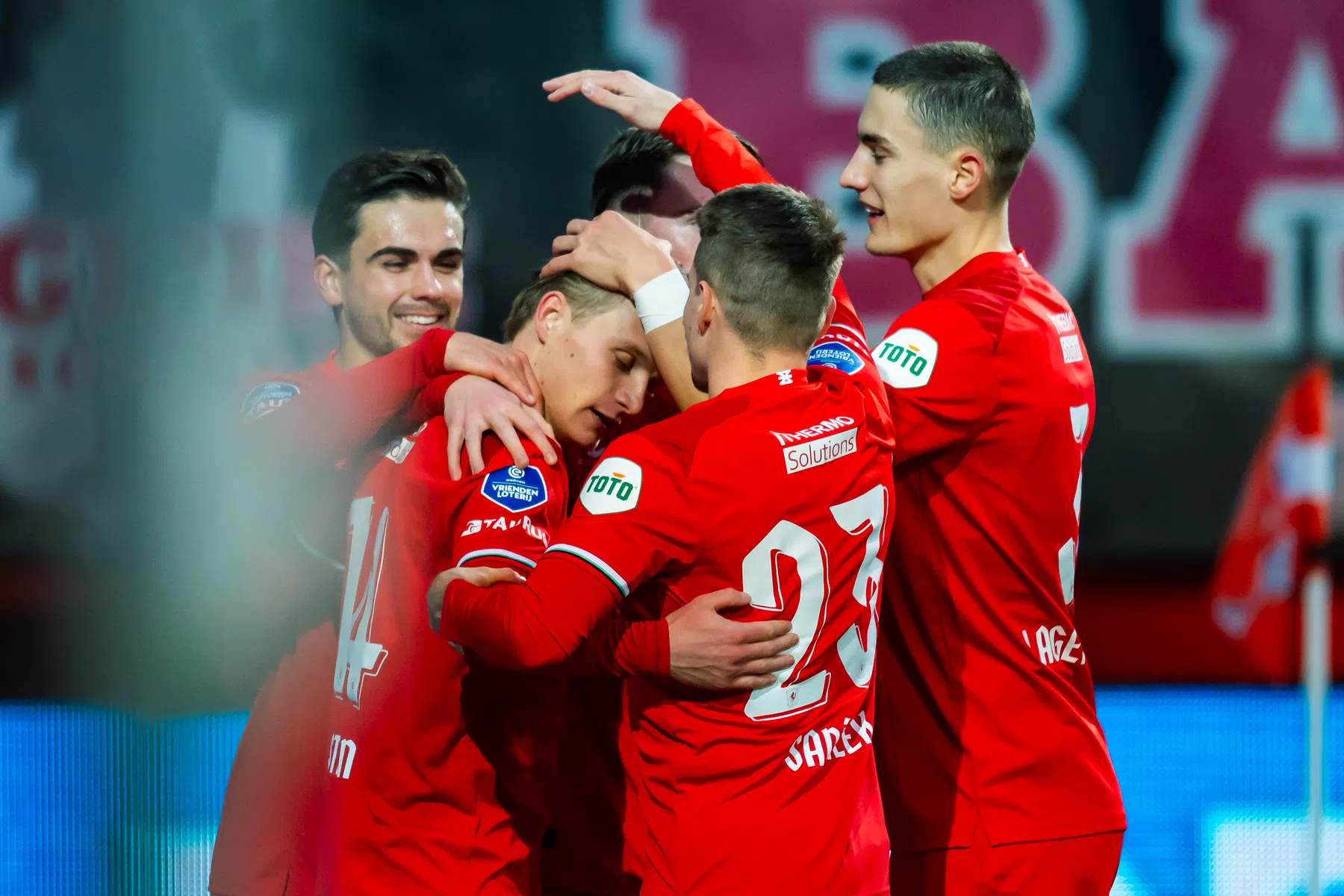 Steijn zet topjaar door bij winnend Twente en volgt Nkufo op