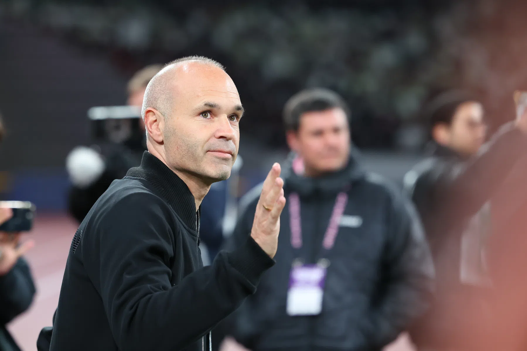 Iniesta krijgt Madrileense hulp en bijzonder cadeau bij afscheids-Clásico in Tokio