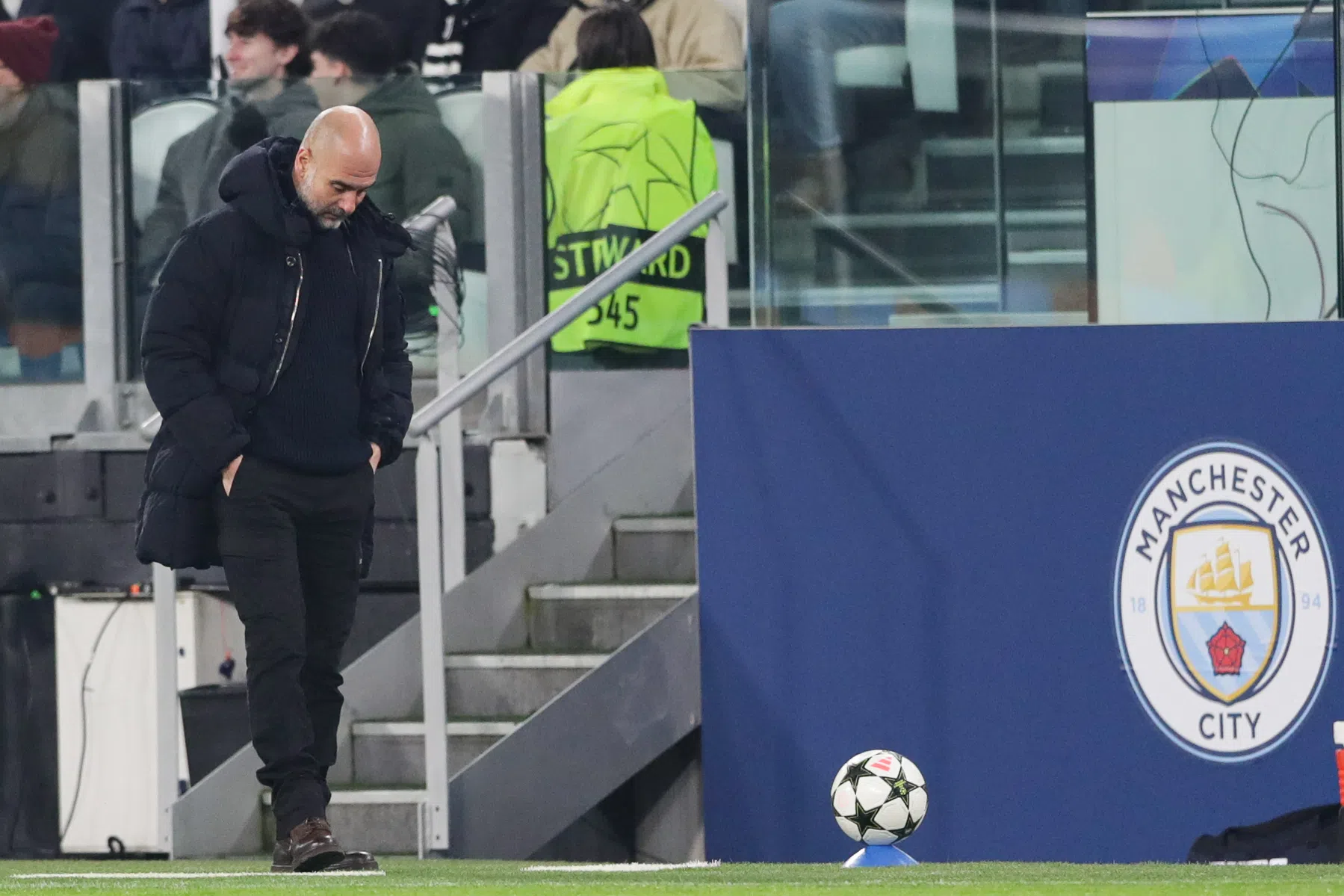 Guardiola gaat zelf niet opstappen: 'De club moet dat besluit nemen'