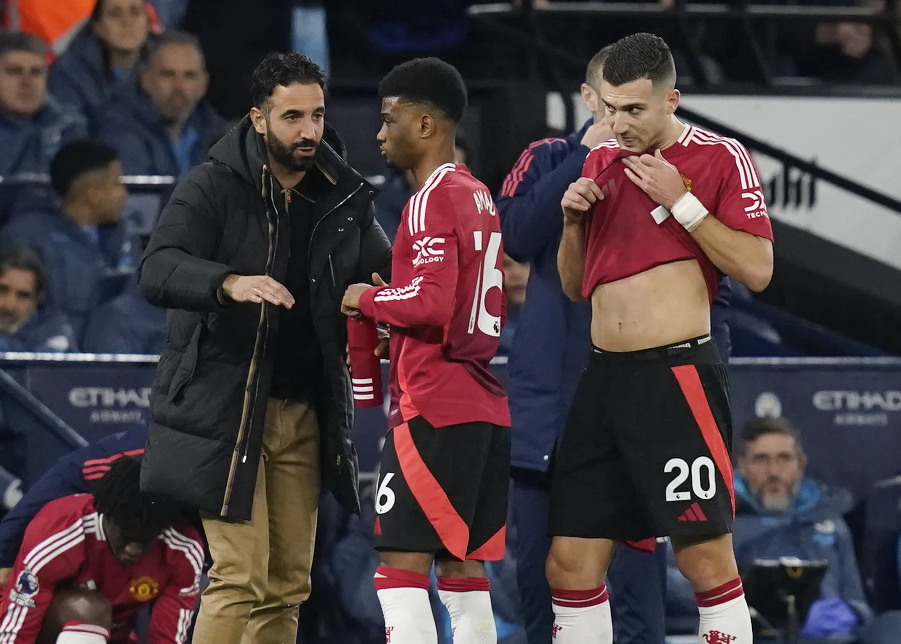 Manchester United deelt in krankzinnige slotfase volgende dreun uit aan City