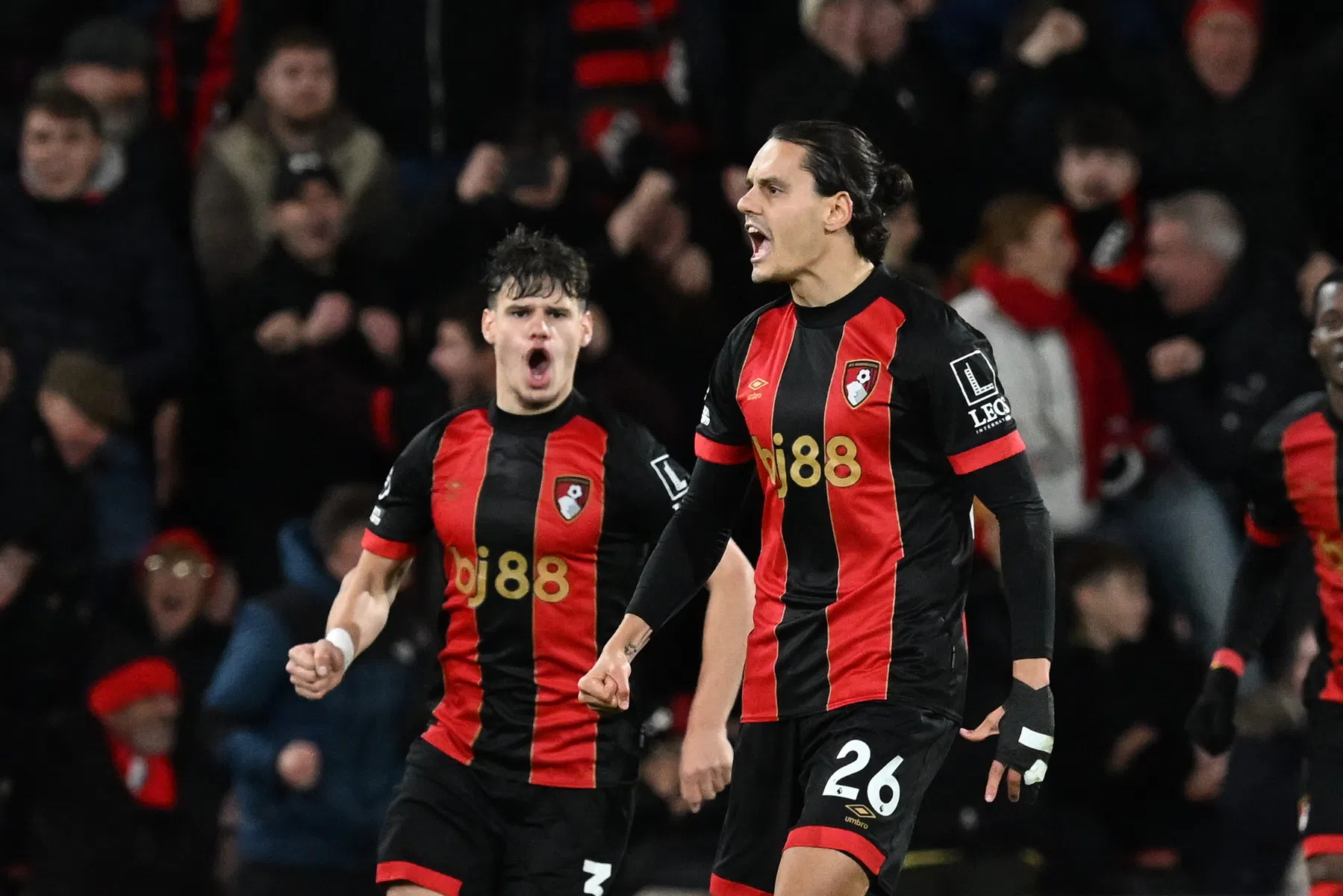 Prachtgoal van ex-spits FC Twente bezorgt Bournemouth een heel laat punt